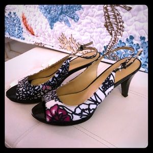 Nine West pumps black white and pink floral